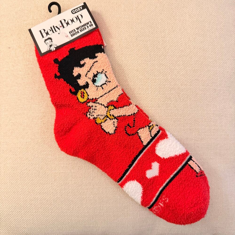 New Betty Boop Red Fuzzy Cozy Socks with Hearts Women’s Shoe Size 5–10